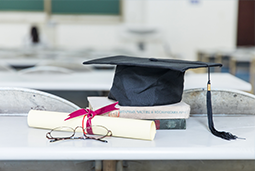 春招“黄金档”来袭：应届生看重落户政策 有企业招聘人数增五成